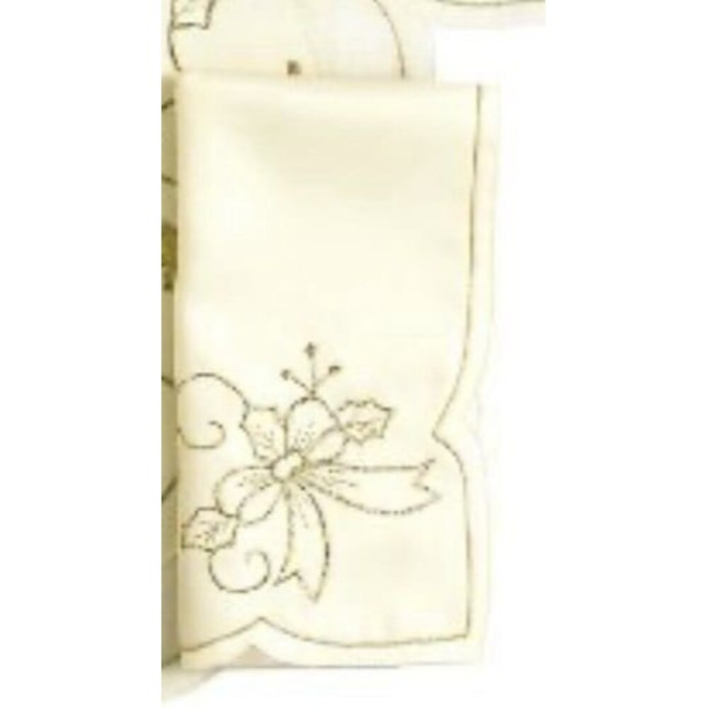 Homewear Set of 4 Boughs of Holly Napkins 18” x 18”